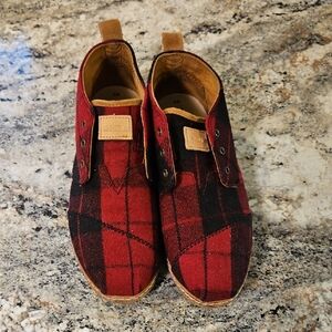 👠TOMS Women's Red and Black Plaid Ankle Shoes